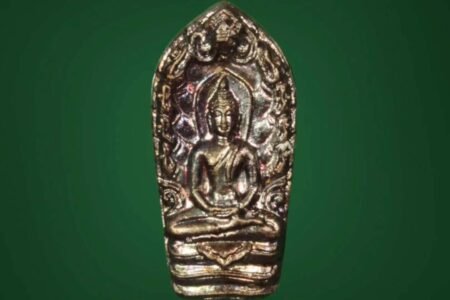 【2541年坤爷大发七龙佛】开运七龙佛 在当地七龙佛也叫开运佛，招财、开运；还有避危险、保平安的助力。很适合给孩子佩戴一款佛牌；因此很多家长会选择给孩子佩戴以保健康平安！也是泰国军人，警察和危险工作人群最爱的佛牌之一。