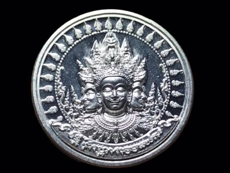 【2563年诸事好四面神】Watsathalee 的龙婆帖在圆寂前亲自嘱咐自己弟子龙婆登道：很快我就有个曾孙要来继承我位置了，这位曾孙就是龙婆帕 ，龙婆帕除了是龙婆登亲密之徒外，还师承屈贪南洒空寺龙婆茵，瓦空德寺龙婆墨 。那个年代的师傅都以修行为主 、很少出牌 ；在市面上流通的就更少了，所以这也是众多行家们争收着龙婆帕晚年亲自加持圣物的最大缘故 。消灾挡难、增加个人后天运达到升运之作用 ，做事顺利无阻、诸事顺心