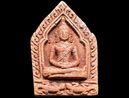 龙婆乃弟子龙婆碧2556年精族坤平，龙婆碧是披集府的当今名僧、今年快八十岁、作为全泰精族名师的弟子、所督造法物十分受追捧。（壁虎）作为泰国知名的冠兰物、很受信徒们喜欢、壁虎日常习性四出觅食，遇到目标会用舌头或嘴快速咬食。特别是背面的符文其作用是招财、人缘、异性、所以这一期师傅给取名叫做伦玛哈神尼（超级人缘魅力、人见人爱）