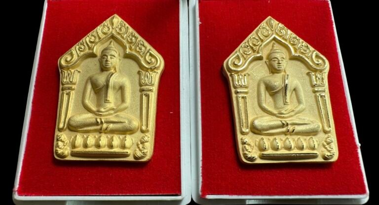 【龙婆通2558年舍缇银通坤平】金属材质、带有师傅亲手写符！当今在佛市里看到带坤爷手写符的圣物、其实大多是来自自己弟子龙婆通的手笔。