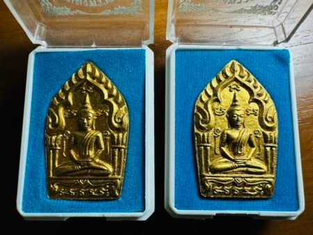 龙婆撒空2554年五芒星派通坤平、师父继承了瓦拉含莱寺龙婆添的修行和加持法门 ，所加持的坤平也是灵验至极 ，很多信众佩戴后都称，得到的不只是人缘方面，财运也得到很大的转变，加上人缘带来机会，无论运气，贵人，财运，事业上也能得到很大的帮助。目前龙婆撒空佛牌价格在泰国一路水涨船高 ，深受民众喜爱，可遇不可求。