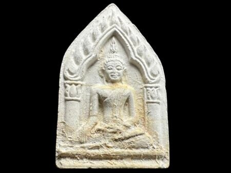 龙婆坤2536年加持的招财启运·步步高升坤平；此期为坤爷为帮助曼谷瓦尼漫佛寺筹款建设僧学院而共同加持的一批三好佛牌；同时坤爷还督造自己的自身给寺庙、还有龟王龙婆柳也亲自督造自己的名作招财龟赠予寺庙去发行。瓦尼漫寺在当时是一座享有盛誉的寺庙、不亚于现在的僧王寺、所督制的法物会举办大法会来举行。此期坤平除了用料也超级棒、还用上了2515年瓦尼漫寺当时必打王龙婆多、古曼王龙婆爹、十方佛龙婆银聚集法会加持过的老料。功德利益催生正偏财、从事销售、或者经常要谈客户、财路依靠人际关系的事业也都十分推荐。